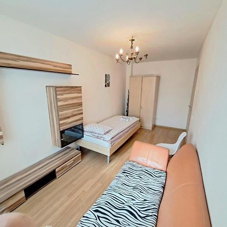 Bine Ati Venit La Maria Str Ion Alexandru Nr 1 Bl 14 Ap 1 Apartment Arad Luaran gambar