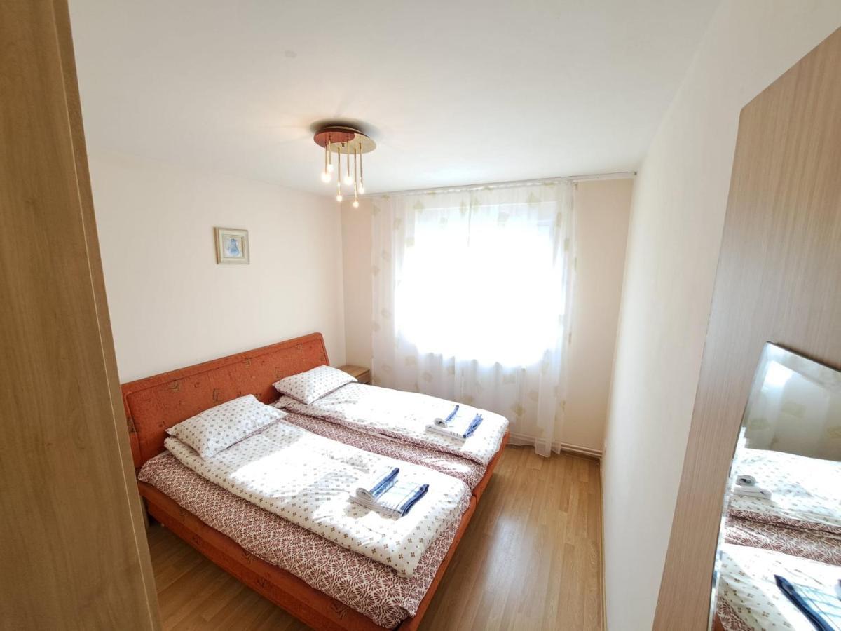 Bine Ati Venit La Maria Str Ion Alexandru Nr 1 Bl 14 Ap 1 Apartment Arad Luaran gambar
